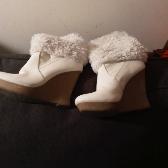 Boot - Picture 2 of 3